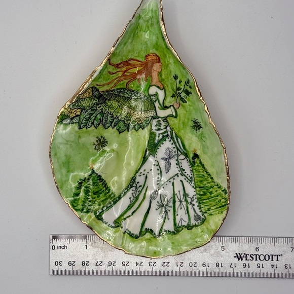 Handmade Hand-Painted Oyster Shell – Celtic Forest Maiden Art - Picture 4 of 6